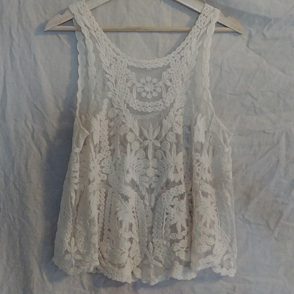 Gorgeous lace tank - Picture 2 of 4